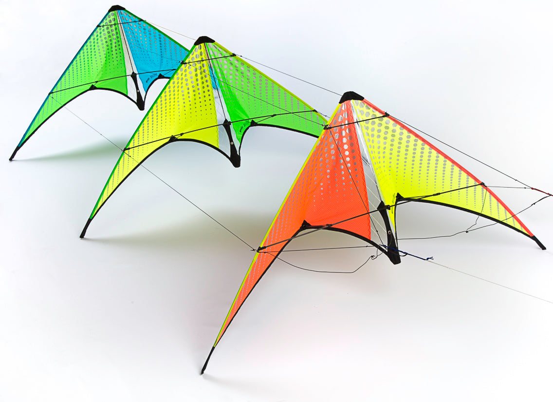 Multiple Neutrino kites flying together in a stack