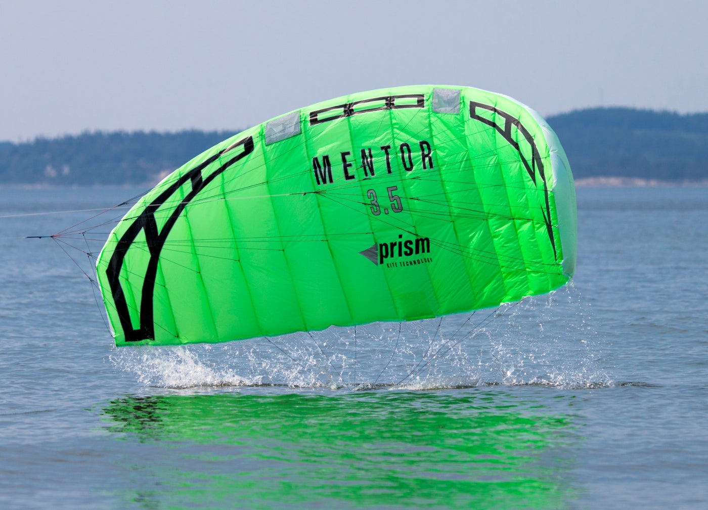 Mentor 3.5 power kite launching from water